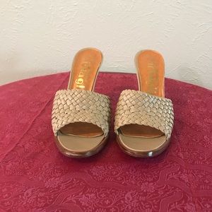 Intaglio 31/2inch heal sandal